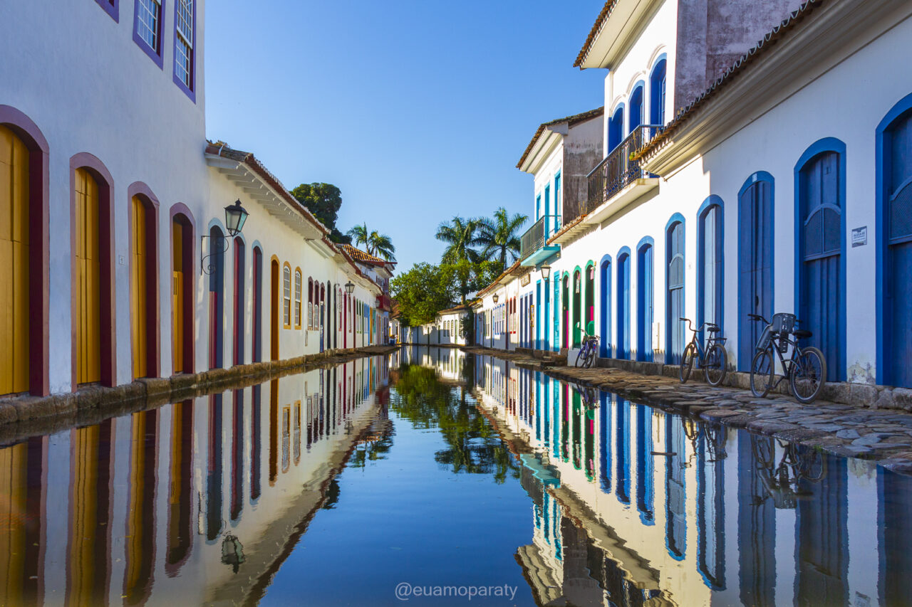 Centro Histórico de Paraty durante a maré alta