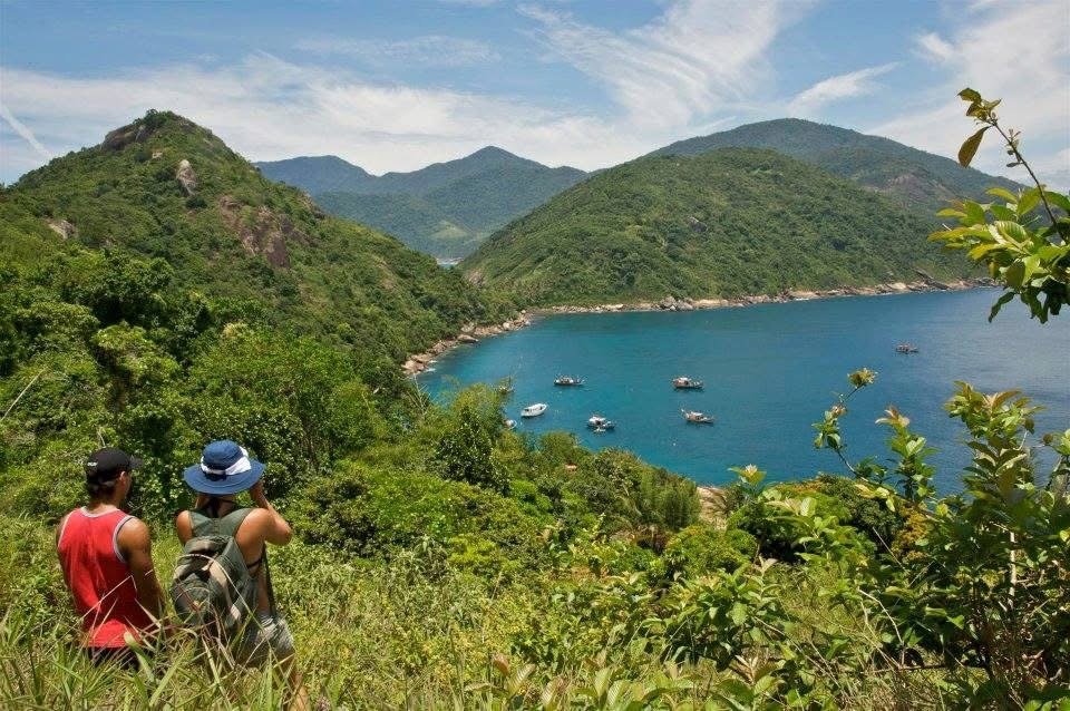 Vista da Ponta da Juatinga a partir da trilha — Paraty Adventure