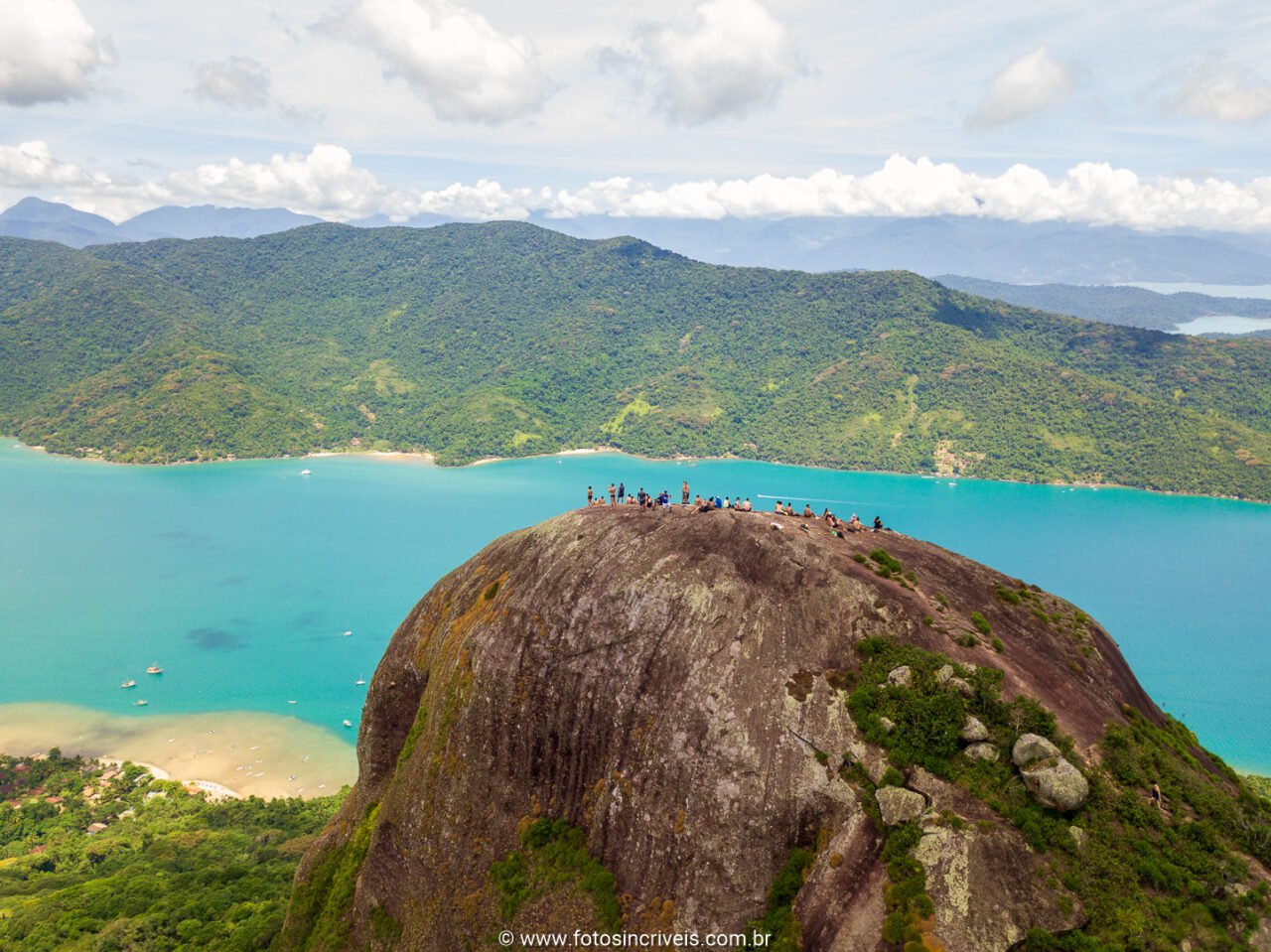 Pico do Pão de Açúcar no Saco do Mamanguá, Paraty