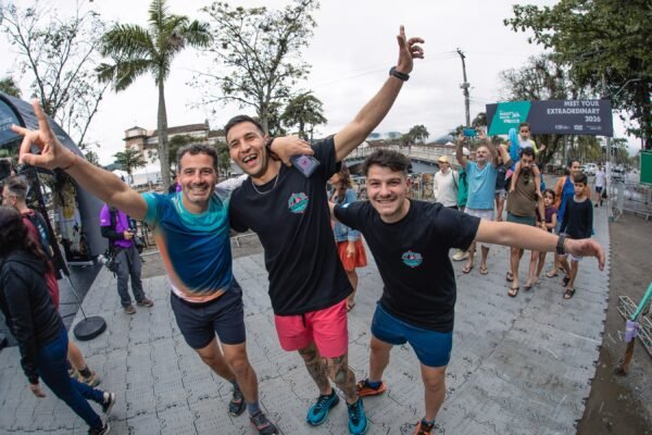 atletas comemorando em Paraty