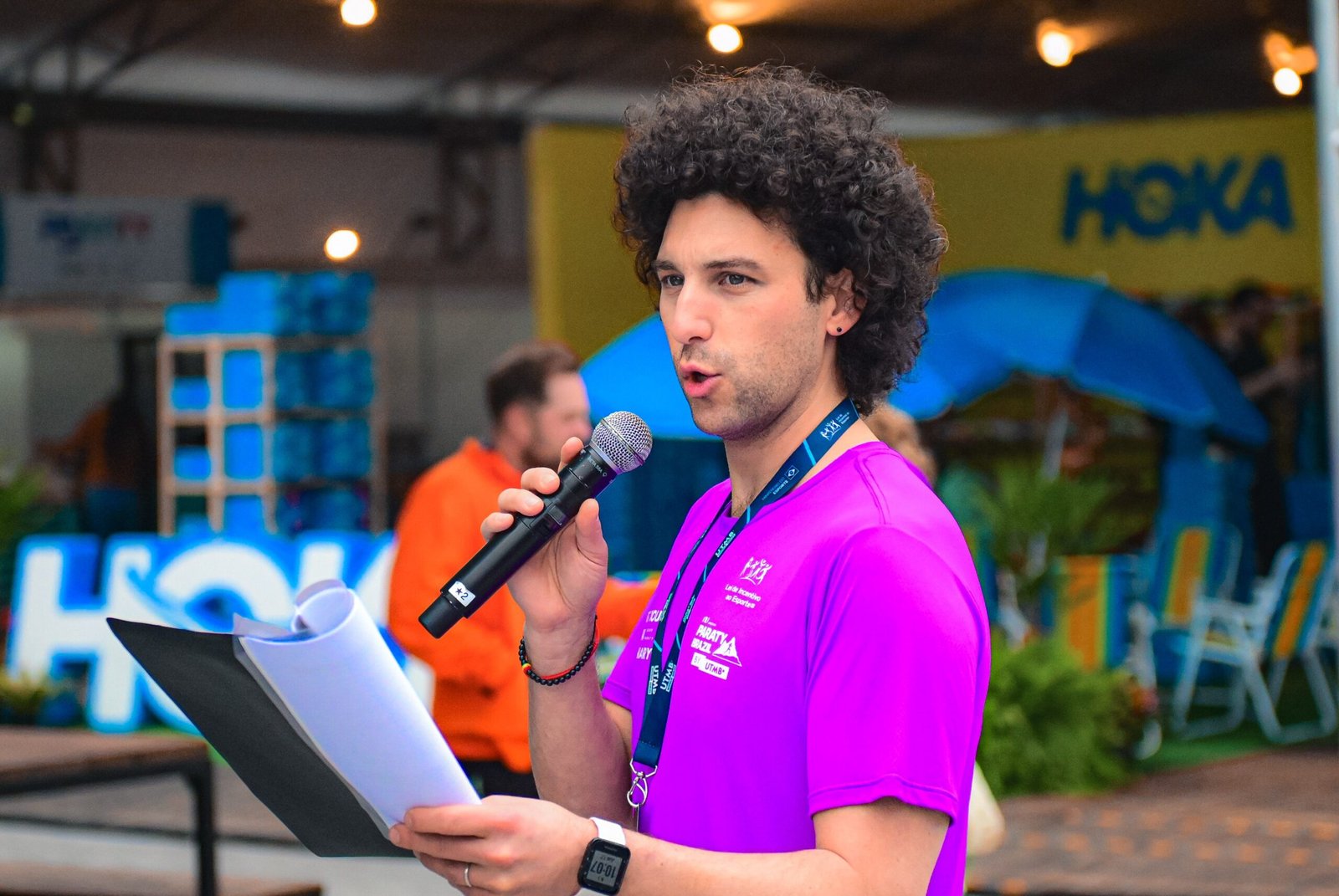 locução oficial durante o evento